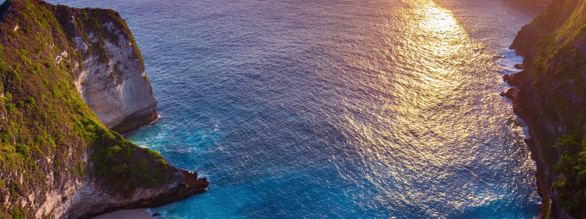 Kelingking Beach at sunset in Nusa Penida island, Bali, Indonesia.